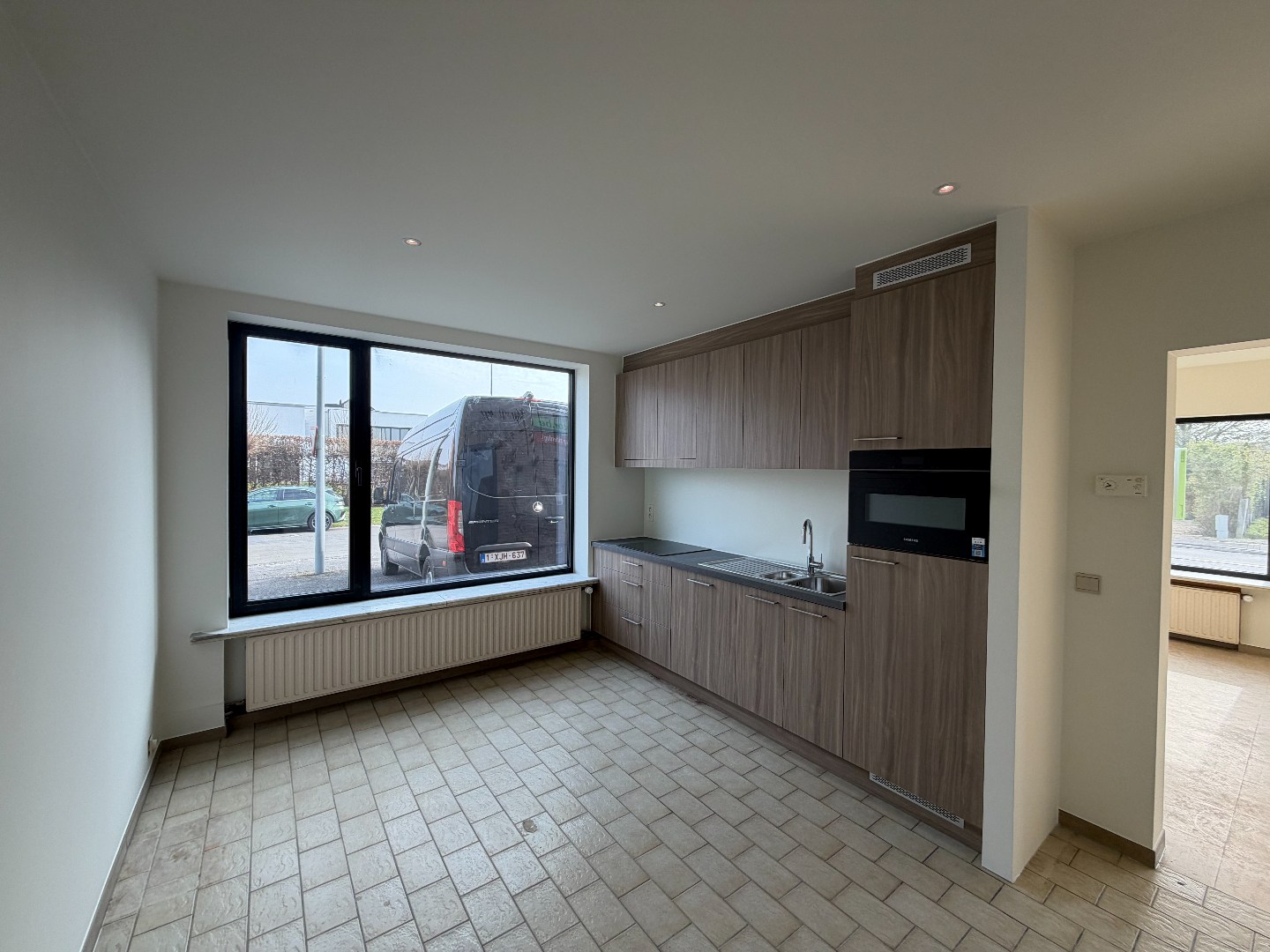 Ruime woning met twee slaapkamers en garage te Sint-Eloois-Vijve - foto 4