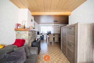 Te koop: woning met potentieel in rustige wijk te MenenGelegen in een kalme woonwijk van Menen, vlakbij belangrijke invalswegen en op wandelafstand...