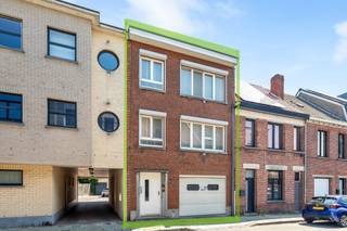 Gunstig gelegen bel-etagewoning met 3 slaapkamers, ruime tuin en inpandige garage nabij het centrum van Turnhout.Op wandelafstand van de hogeschool...