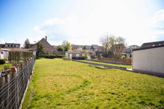 Dit perceel bouwgrond is gelegen te Hoegaarden in de Fabrieksgang (éénrichtingsstraat).Recht tegenover de woning nummer 7.Breedte van het perceel...