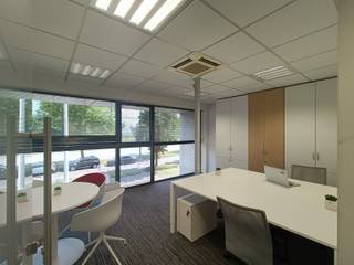 Binnenkort komt een deze kantoorruimte van ongeveer 21m² vrij in Smartspace, perfect geschikt voor twee personen. De huidige inrichting is flexibel...