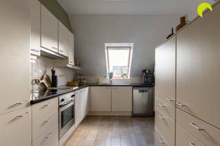 In a quiet street near the center of Wilrijk, we offer you this spacious and bright two-bedroom apartment with a lovely sunny terrace (southwest).The...