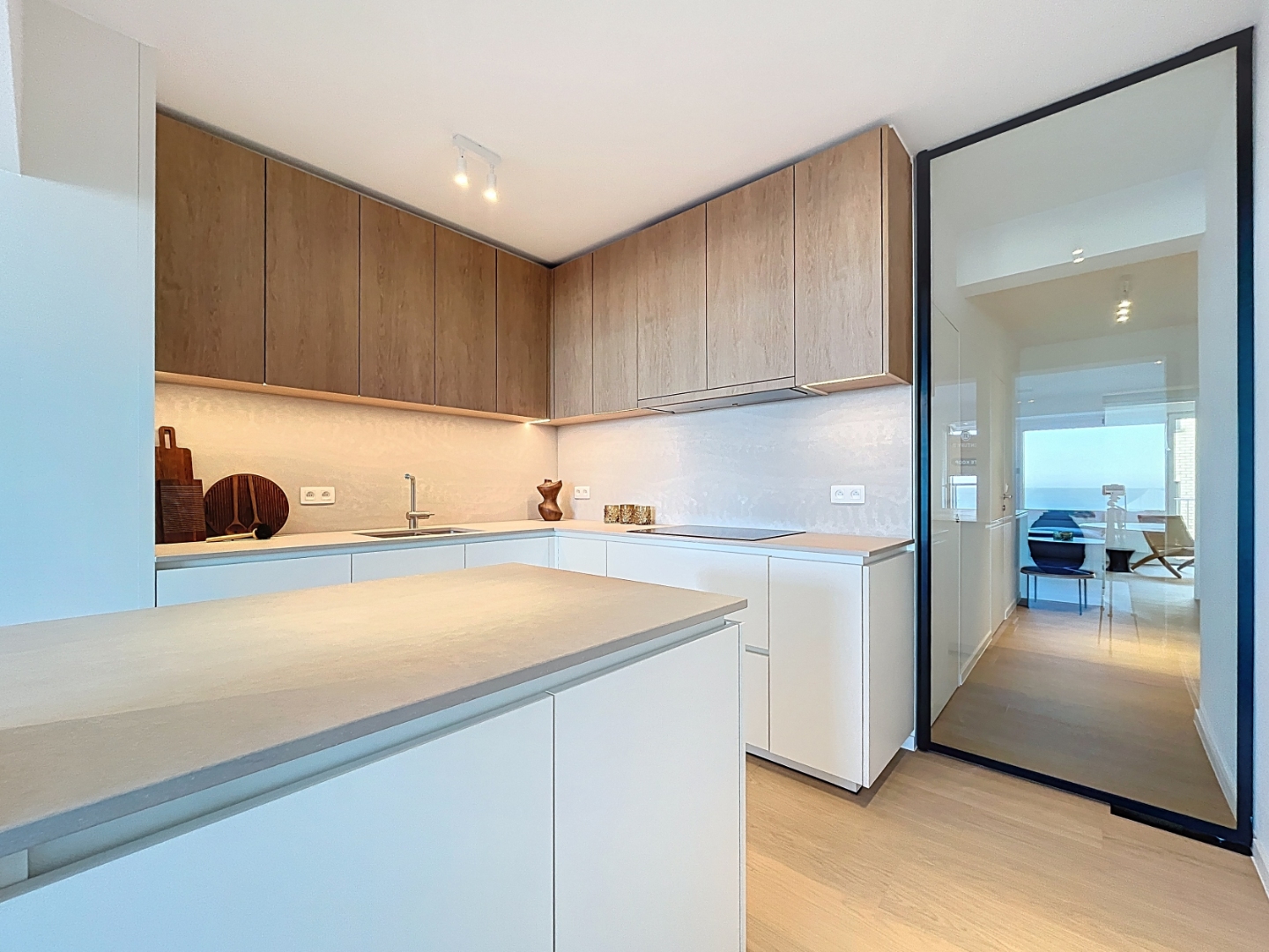 Gerenoveerd  twee slaapkamer appartement met frontaal zeezicht én centrale ligging - photo 5