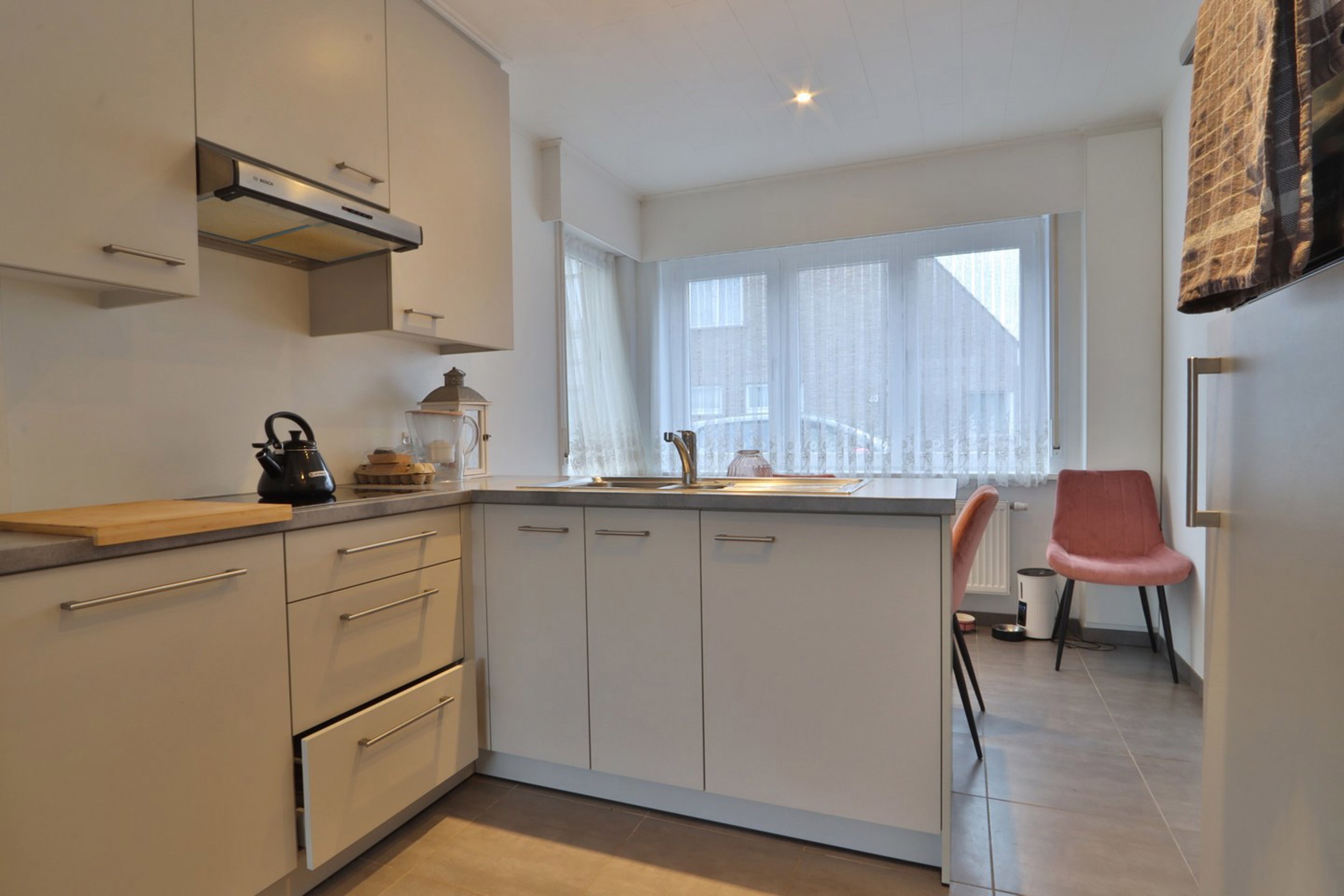 Knusse woning met 2 slaapkamers, terras en carport te huur! - foto 5