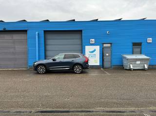 Strategisch gelegen magazijn van 290 m² te huur bij de op- en afrit 21 Herentals-Industrie van de E313, in Industriepark ‘Klein Gent’.De loods is...