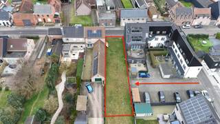 Op een toplocatie in Berlare, in de Hoogstraat naast huisnummer 37, presenteren wij u een unieke ontwikkelingskans. Dit bouwperceel, kadastraal...