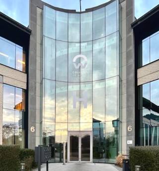 Instapklare kantoren te huur in Waver.Dit gebouw biedt aanpasbare privékantoren, coworkingruimte en vergaderzalen die u flexibel kunt gebruiken...