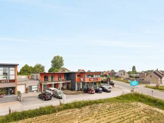 AANDELENTRANSACTIE // Gelegen aan de Edingsesteenweg, een drukke invalsweg met veel passage bestaat deze investeringseigendom actueel uit...