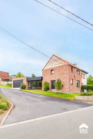 &#127969; Nieuwbouwwoning te koop in HeuvellandDeze energiezuinige nieuwbouwwoning (bouwjaar 2024) biedt een royale bewoonbare oppervlakte van 240 m²...