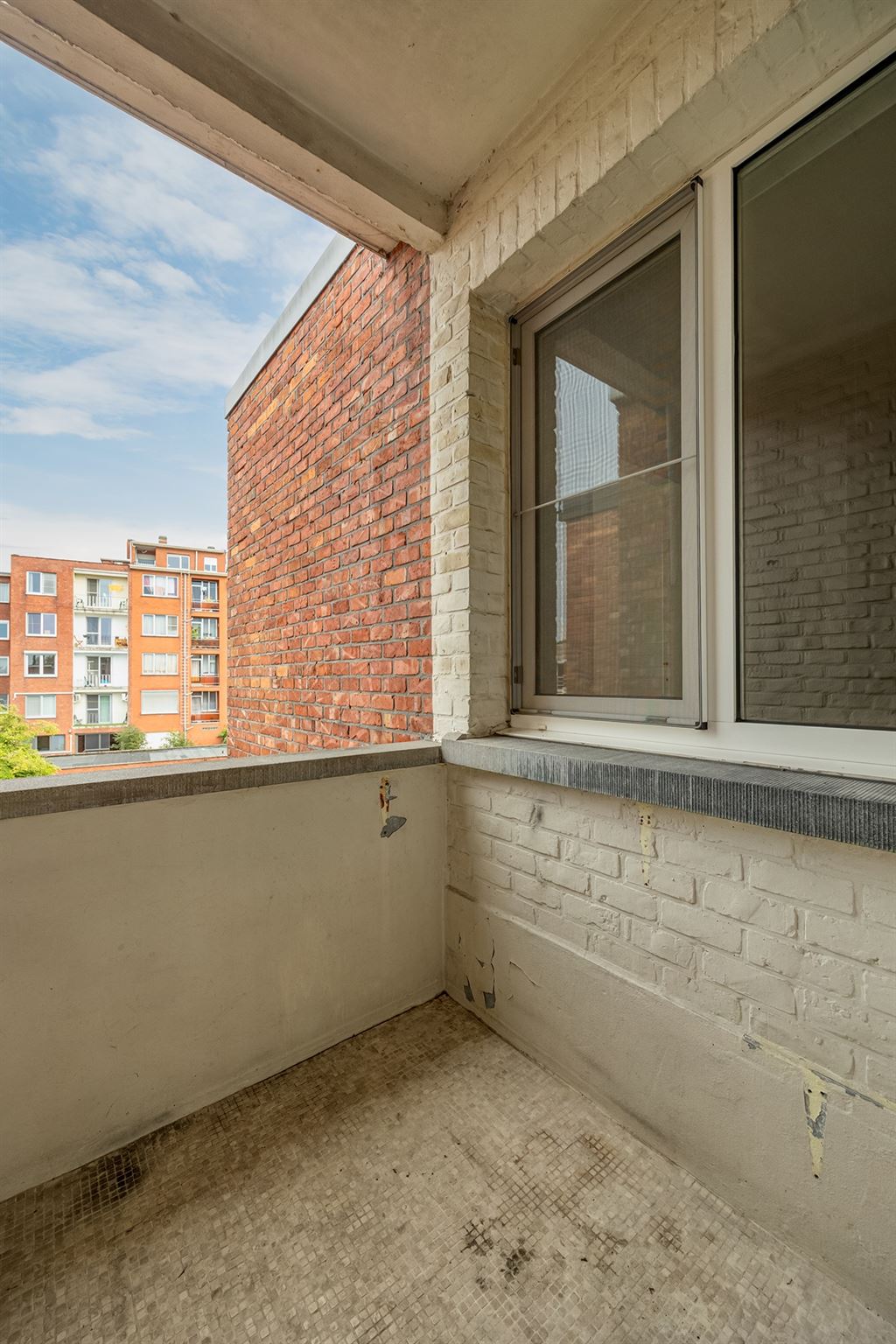 Gerenoveerd appartement met terras - foto 5