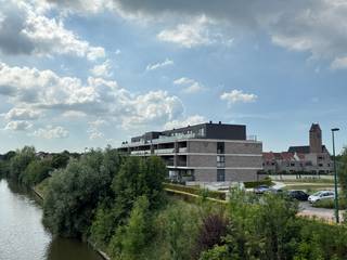 Dit prachtig appartement vinden we terug op de tweede verdieping van residentie De Barge in Aalter. Het appartement is bereikbaar met de trap of...