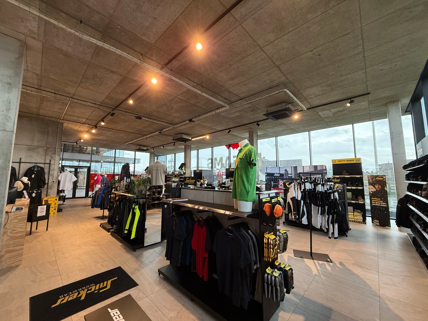 Volledig instapklaar bedrijfspand op een uitstekende ligging. - foto 4