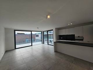 Modern appartement met zeer ruim terras op de eerste verdieping.Zeer centrale ligging, in Opgrimbie en in de nabijheid van het winkelcentrum M2, de...