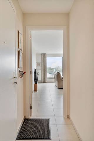 <p><span>UNIEK, LUXUEUS, RUIM EN ENERGIEZUINIG APPARTEMENT 108M² MET 2 SLAAPKAMERS, 2 TERRASSEN EN DUBBELE GARAGE MET LIGGING AAN DE RUPEL</span></p><p><span>1ste verdieping met lift in prachtige en recente residentie - Rustige ligging nabij centrum met vlotte bereikbaarheid via A12</span></p><p><span> </span></p><p><span>Inkomhal / wc met handwas / lumineuze living met eetplaats (43m²) met toegang tot 2 terrassen (16m²; 8m²) (voorzien van zonneluifel) / super-ingerichte keuken (8m²) / berging met was- en stookplaats / nachthal / 2 slaapkamers (4,4 x 3,8m; 12m²) / grote badkamer (8m²) met dubbele wastafel, ligbad en douche.</span></p><p><span> </span></p><p><span>Dubbele ondergrondse garage (6,9 x 5m) / gemeenschappelijke fietsenberging </span></p><p><span>Uniek aanbod door het prachtig panoramisch zicht op het water.</span></p><p><span>Momenteel verhuurd / opzeg voor eigen bewoning mogelijk</span></p><p><span> </span></p>