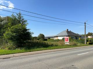 Uitstekend gelegen perceel bouwgrond in het landelijke Lubbeek.Deze grond is gelegen vlakbij winkels, scholen en openbaar vervoer.De bouwgrond is...