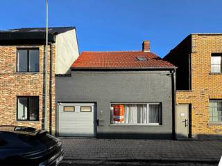 Deze te renoveren gesloten bebouwing is gelegen vlakbij het centrum van Stabroek. Een gezinswoning met de ideale combinatie van goede bereikbaarheid,...