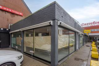 Dit ruime handelspand van ca. 210 m² is gelegen op een uiterst commerciële toplocatie in Shopping Diepenbeek, aan de Wijkstraat 33. Dankzij de...