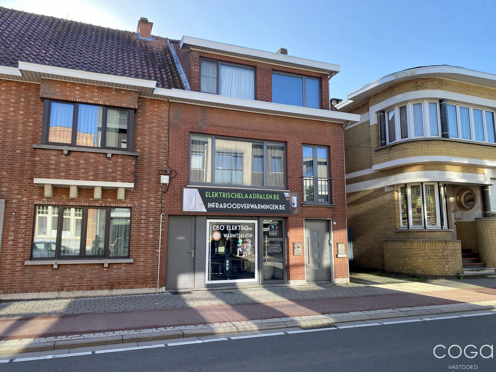 Commercieel handelshuis met woonst in hartje Oostmalle! - foto 1