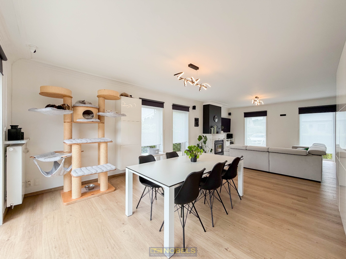Te koop, Veelzijdige en energiezuinige villa met bijgebouw te Oosterzele! - photo 2