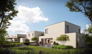 De woning is gebouwd met oog voor de toekomst. Dankzij de uitstekende isolatie en de aanwezigheid van 8 zonnepanelen beschikt deze woning over een gunstig EPC-label A. <br />U heeft als koper ook nog inspraak in de technieken, ofwel kiest u voor vloerverwarming op gas ofwel gaat u voor de toekomstbestendige warmtepomp.<br /><br />Bij het betreden van de woning valt direct de kwalitatieve afwerking op, bestaande uit:<br />Gelijkvloers: <br />Lichtrijke en ruime leefruimte met open volledig geïnstalleerde keuken, voorzien van alle modern comfort. <br />Een inpandige garage met sectionale automatische poort en een aangrenzende, ruime berging zorgen voor alle nodige opslagruimte.<br /><br />Verdiep+1:<br />3 slaapkamers - moderne badkamer uitgerust met een inloopdouche en een dubbele inbouwlavabo - apart toilet<br /><br />De tuin is een oase van rust. Terwijl u geniet op uw aangelegd terras, kijkt u uit over uw tuin wat zorgt voor een blijvend open en groen gevoel.<br /><br />Enkele troeven van dit huis te koop:<br />* Volledig nieuw en kwalitatief afgewerkt.<br />* EPC Label A, 8 zonnepanelen en keuze in verwarmingssysteem.<br />* Rustige, nieuwe verkaveling in het landelijke Krombeke.<br />* Tuin met met aangelegd terras<br />* Oplevering voorzien in 2027<br />* Nog slechts 2 woningen te koop!<br /><br />Bent u klaar voor een nieuwe start in deze droomwoning? Neem vandaag nog contact met ons op voor een bezoek ter plaatse!<br /><br /><br />Bestuursmaatregelen in het maatregelenregister: in aanvraag