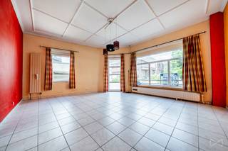 We Invest Waterloo vous présente cette maison trois façades à rénover entièrement, idéalement située à Braine-l’Alleud, à proximité immédiate de...
