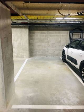 NEDER-OVER-HEEMBEEK, een kelderparking in een nieuw gebouw, bouwjaar 2021 (Empl. n°16). Onmiddellijke beschikbaarheid. - INFORMATIE TREVI...