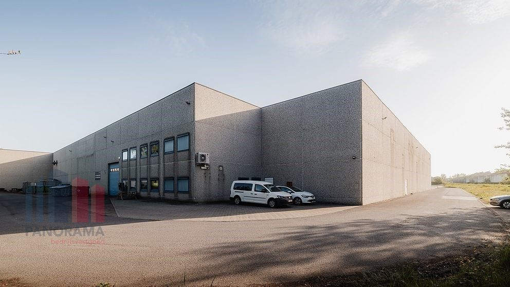11.140 m² logistieke loods met 116 m² kantoren te huur in Boortmeerbeek - photo 2