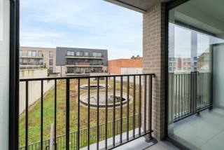 Dit moderne instapklare appartement (bouwjaar 2020 - APP. 1.03 / BUS 0102) is gelegen in hartje Lokeren.Hierbij de grote troeven:🌳 Charmant terras...