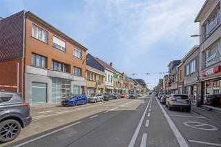 This office space is strategically located in the centre of Kortenberg. The layout is as follows: At the front, there are 2 offices, 1 on each side...