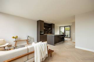 Projet de rénovation (2025) dans un manoir majestueux. Bienvenue à la Frankrijklei 140. Là où vous vous rendez au marché le samedi matin. Là...