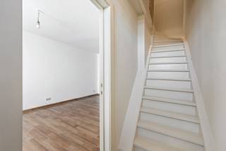 - Uitstekende ligging met vlotte verbinding: Bruggestraat 473, Menen- Lichtrijke leefruimtes- 2 volwaardige slaapkamers- Ruime zolder (mogelijkheid...