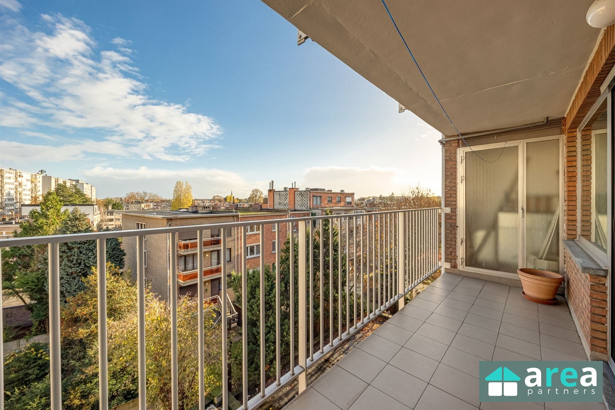 Ruim appartement met 3 kamers en terras op toplocatie! - foto 4