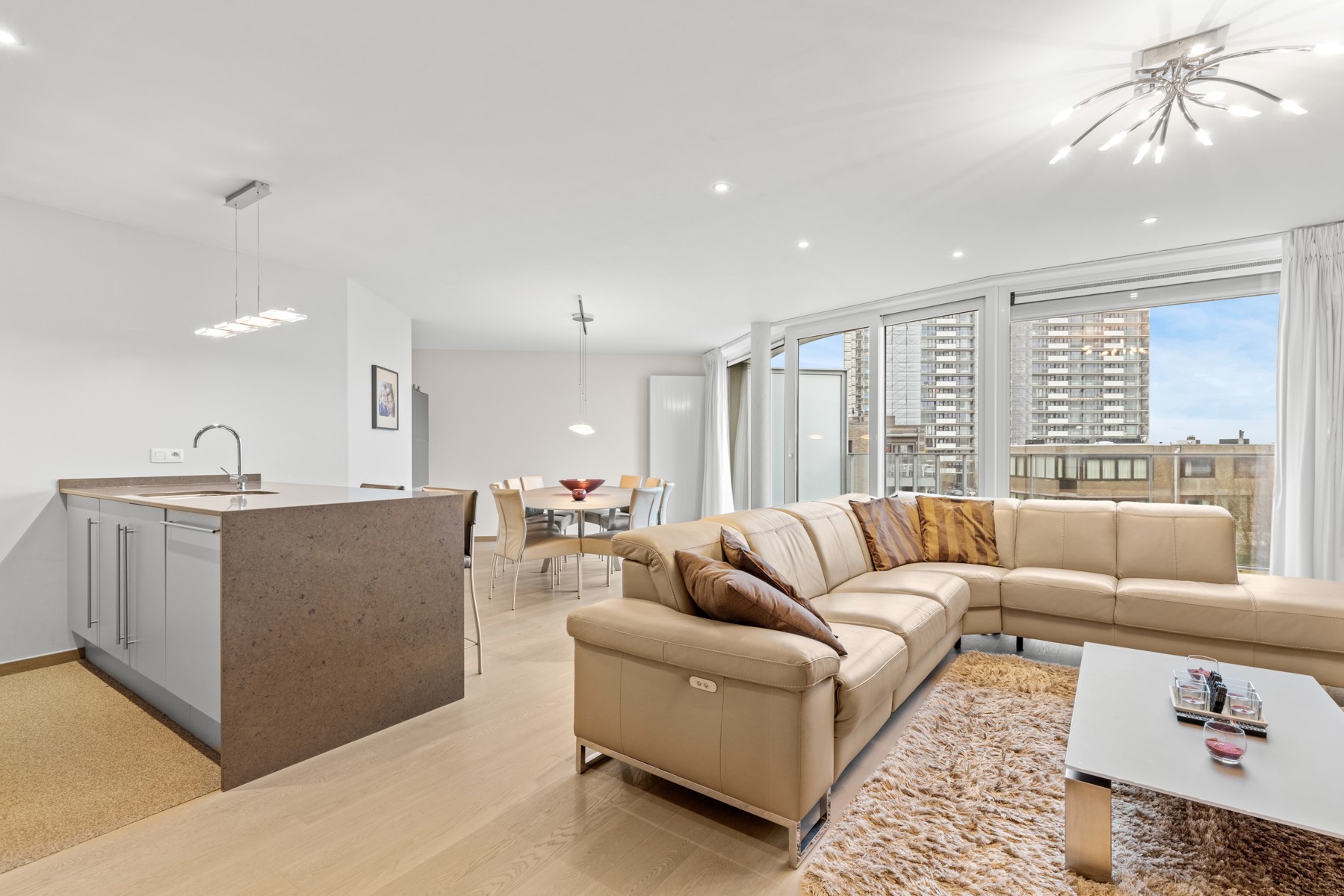 Ruim appartement met 2 terrassen en dubbele garage - foto 3