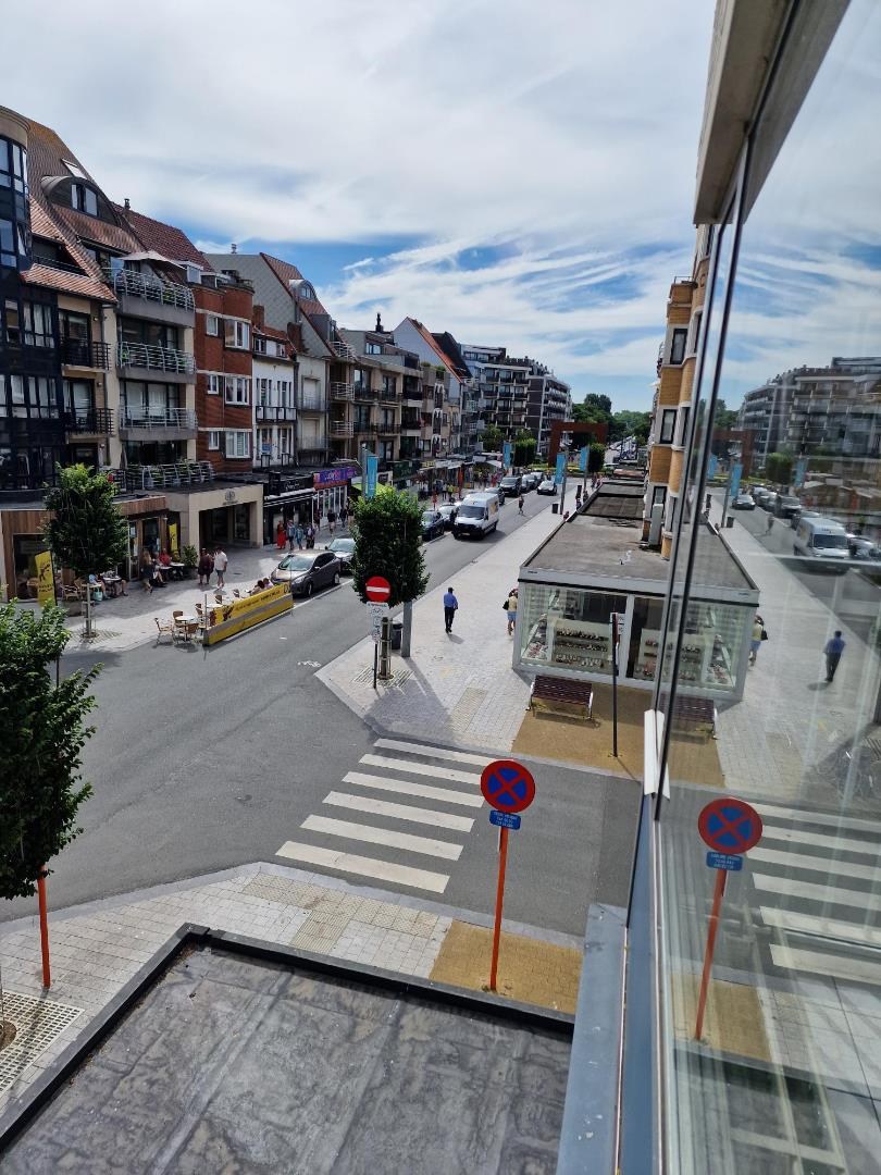 RUIM  APPARTEMENT MET 2 SLAAPKAMERS IN HET CENTRUM VAN KOKSIJDE-BAD - foto 5