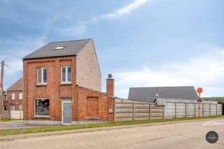 Meer info via stephanie.mottie@homixx.be of 016 199 348Deze verzorgde woning is gelegen op een omheind perceel van 2a82ca in de Leuvenseweg 5 te...