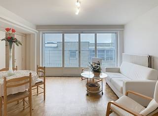 Renovated studio for rent in Middelkerke. This bright studio is located on the fifth floor in the Residence “Carlton”, Zeedijk 37. You are close...