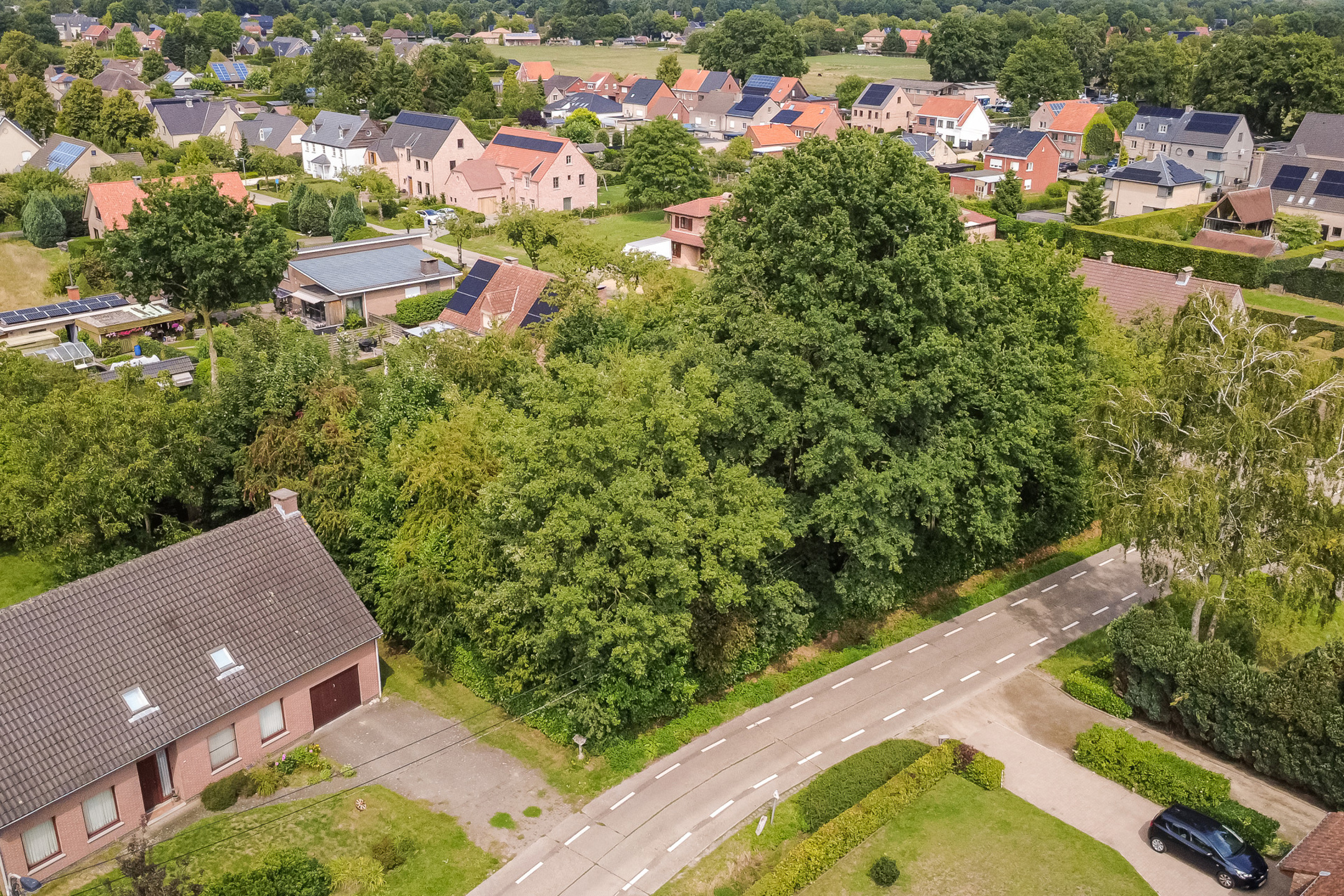 Residentieel gelegen bouwgrond van 1.438m².  Dit prachtig zuidgeoriënteerd hoekperceel is geschikt  voor een open bebouwing en heeft een straatbreedte van ruim 29m! - foto 4
