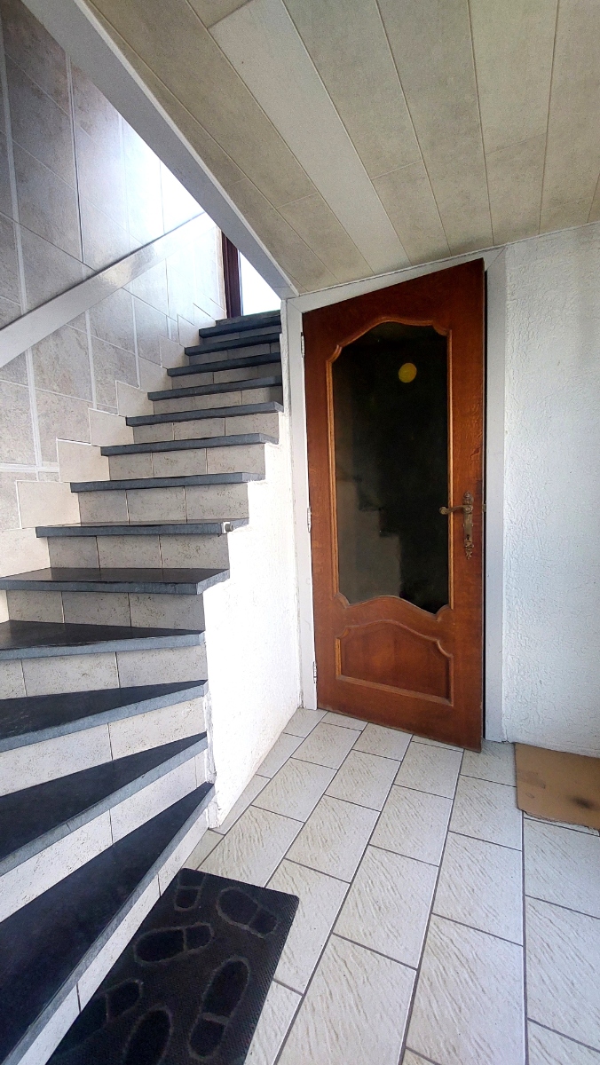 Opbrengstgebouw met 4 garages, bergplaats en appartement te koop te Bredene - photo 2