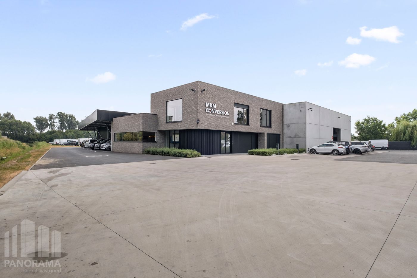 Hoogwaardig bedrijfsgebouw met kantoren, magazijnen en ruim verhard terrein in Zwevegem. - foto 5