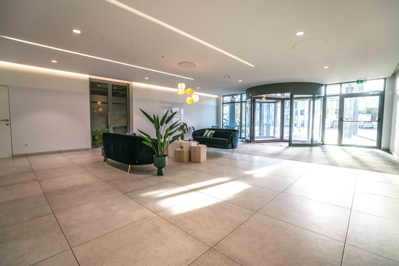 785 m² de bureaux haut de gamme près de l'E40 - photo 4