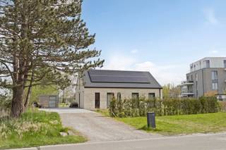 Sometimes you arrive at a place where everything just feels right. Where comfort, sustainability and peace come together in a home that instantly...