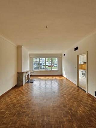 Gelijkvloersappartement met 2 slpk en ruime tuin. Het appartement is gelegen op het gelijkvloers van een kleinschalig gebouw in een rustige buurt en...