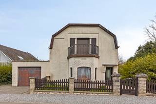 Looking for peace, space, and endless potential? This charming countryside home, set on a beautiful plot of no less than 33a26ca, offers a...