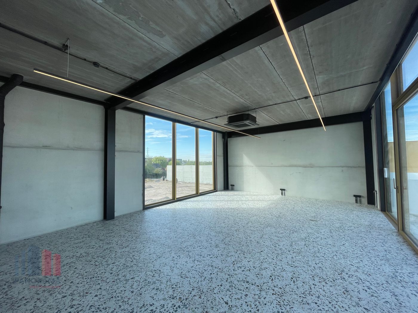 Nieuwbouw KMO-unit van 182 m² met 81 m² kantoorruimte nabij de E403 te huur - foto 3