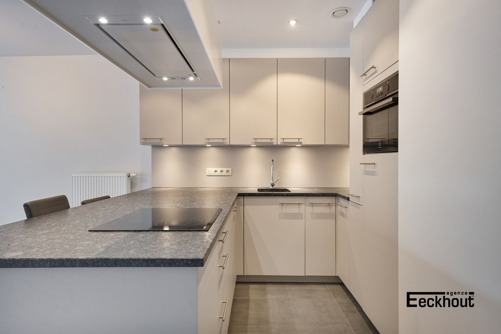 Instapklaar 2-slaapkamer appartement met ruim terras gelegen aan de Spuikom te Bredene! - foto 5