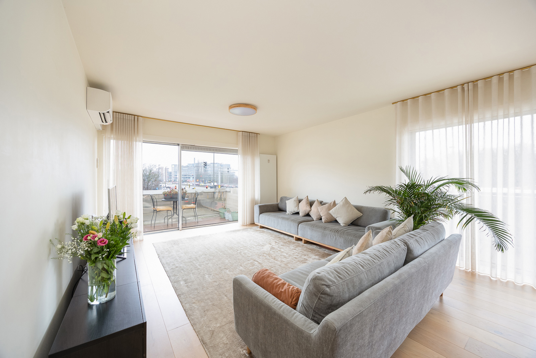 Lichtrijk hoekappartement met 3 slaapkamers en terras - foto 2