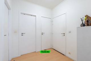 Gelegen op het iconische De Brouckèreplein in het bruisende centrum van Brussel, bevindt zich dit stijlvol instapklaar hoekappartement in...