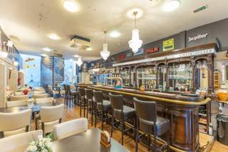 Dit karaktervolle pand is ideaal voor iemand met een hands-on mentaliteit die zijn eigen zaak wil uitbouwen op een centrale en goed...