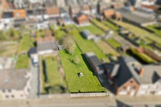 Bouwgrond voor halfopen bebouwing te koop in centrum HerzeleDeze centraal gelegen bouwgrond biedt de perfecte gelegenheid om jouw droomwoning te...