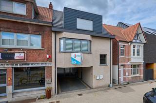 Op zoek naar een gunstig gelegen handelsruimte; ideaal geschikt als kantoorruimte of vrij beroep met bijhorende woongelegenheid met...